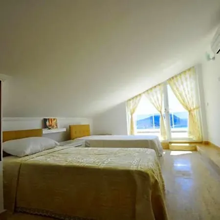 Villa Sleeps 12 Pool Air Con Wifi Kalkan